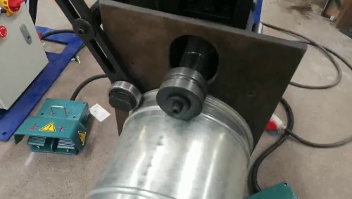 轆線機(jī)功能之一壓筋，母邊同步